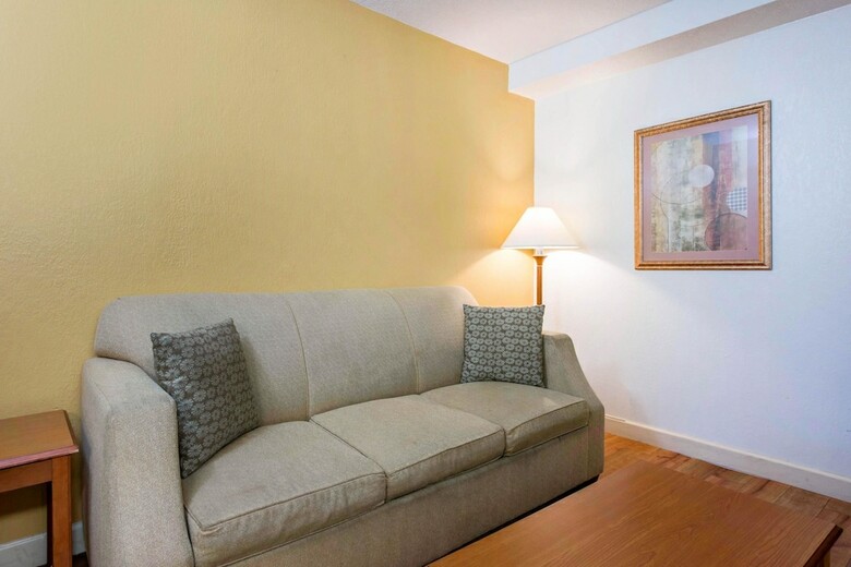 Hotel Quality Inn & Suites Near The Theme Parks