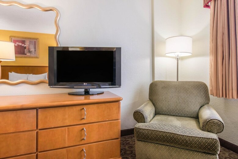 Hotel Quality Inn & Suites Near The Theme Parks
