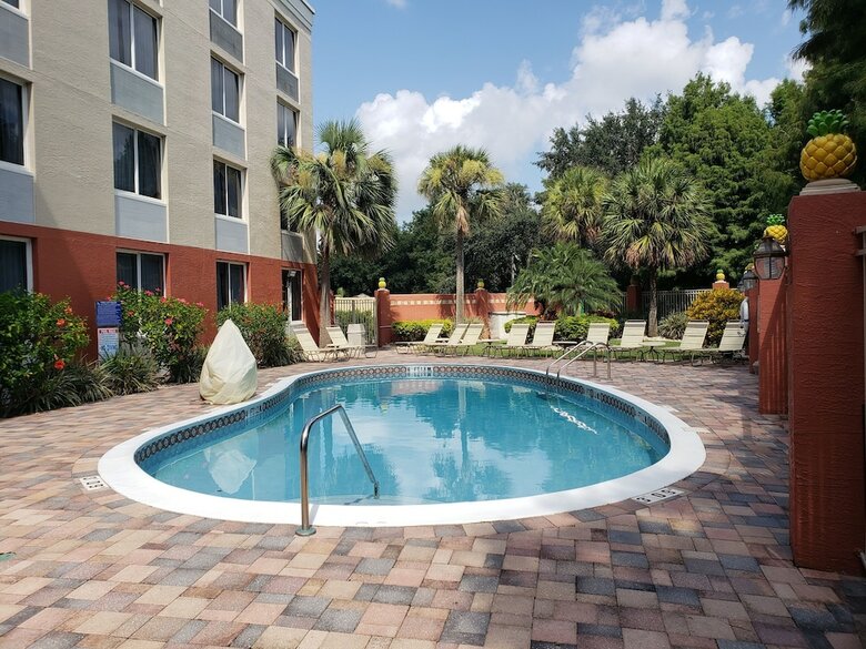 Hotel Quality Inn & Suites Near The Theme Parks