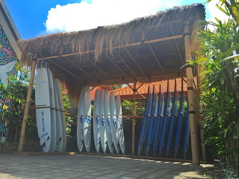 Hotel Big Brother Surf Inn