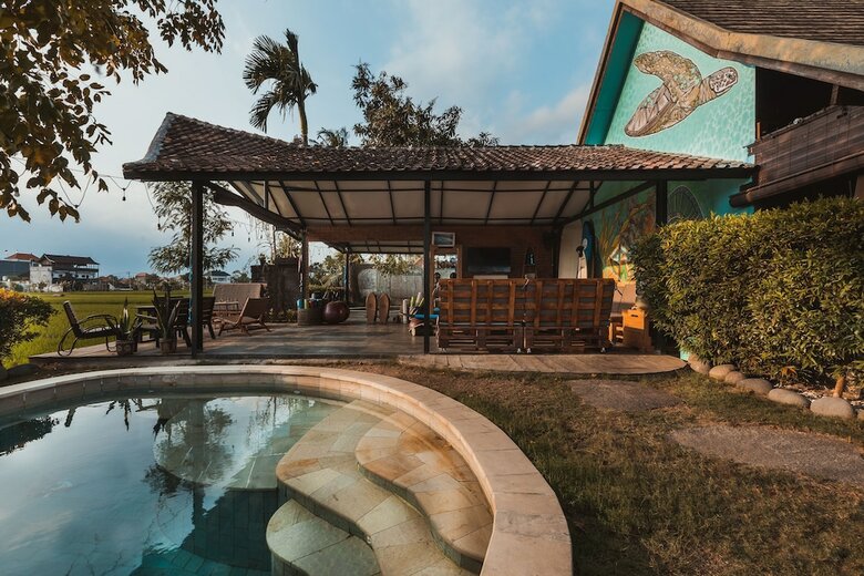 Hotel Big Brother Surf Inn