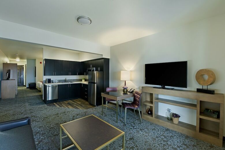 Hotel Oxford Suites Sonoma County