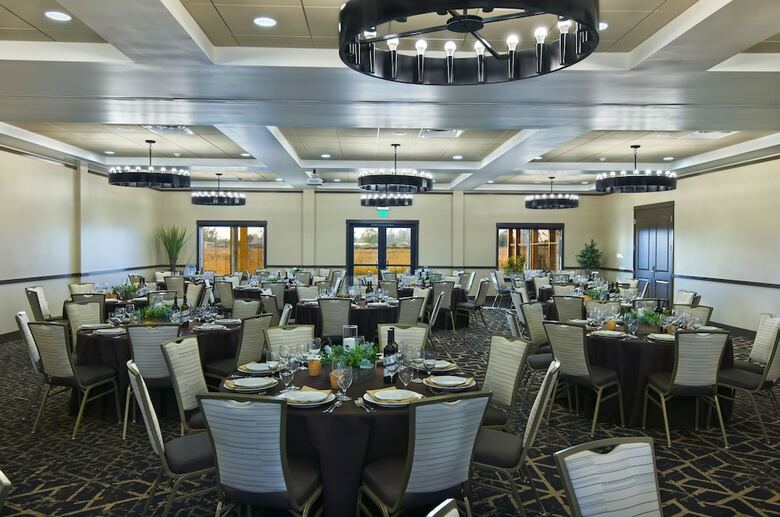Hotel Oxford Suites Sonoma County