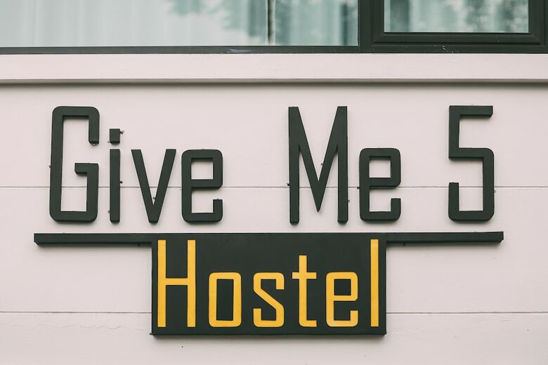 Hostal Give Me 5 Hostel