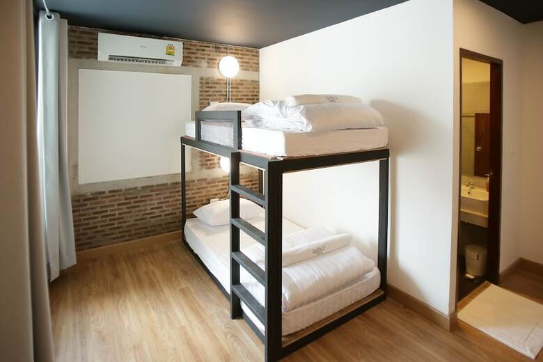 Hostal Give Me 5 Hostel