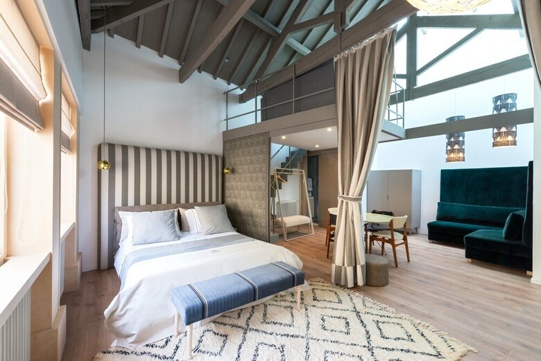 Hotel Charm Palace
