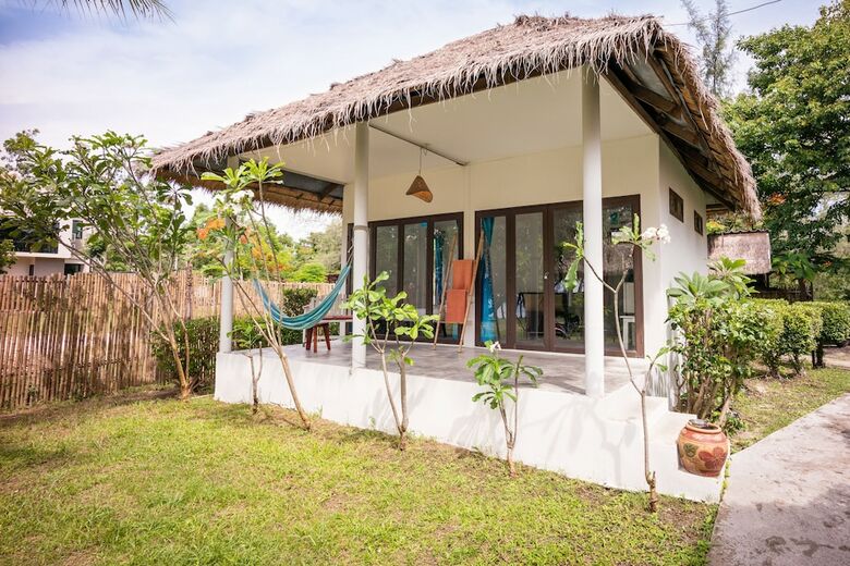 Hotel Mumsa Beach Resort & Restaurant