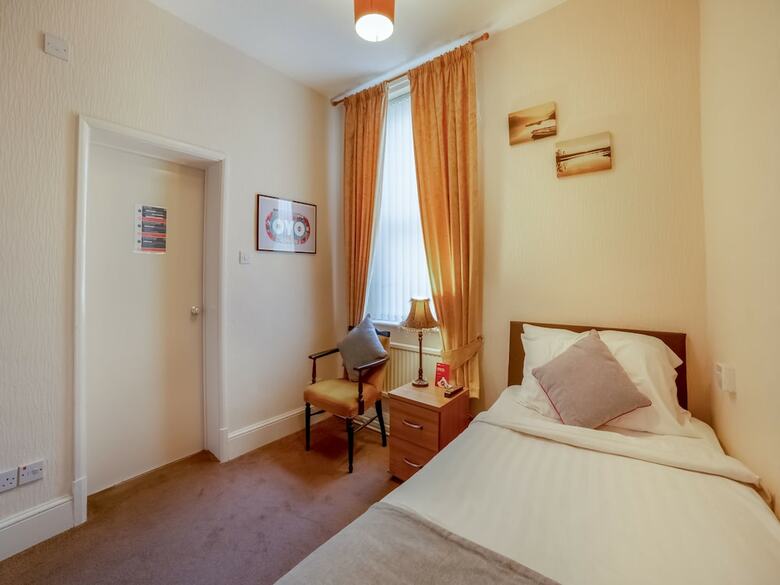 Oyo The Cumberland Hotel