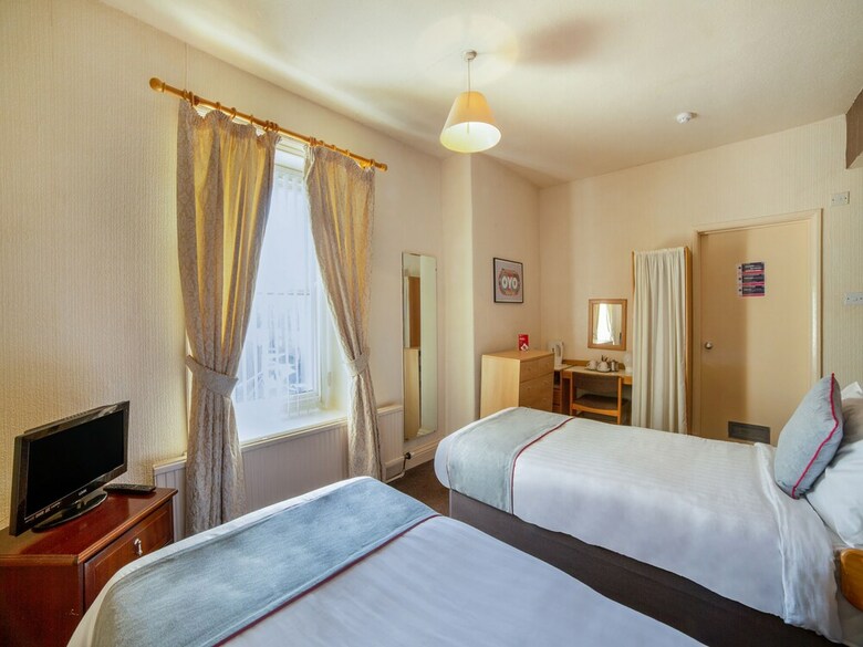 Oyo The Cumberland Hotel
