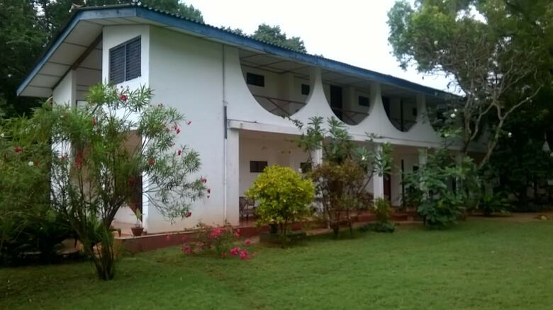 Nilaveli Crystal Blue Hotel