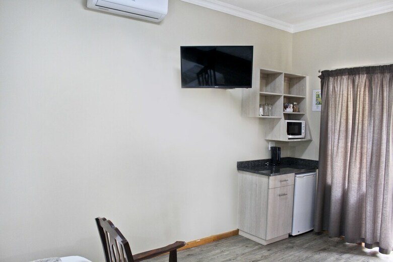 Hotel 17 On Bird Guest House