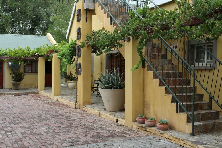 Hotel 17 On Bird Guest House
