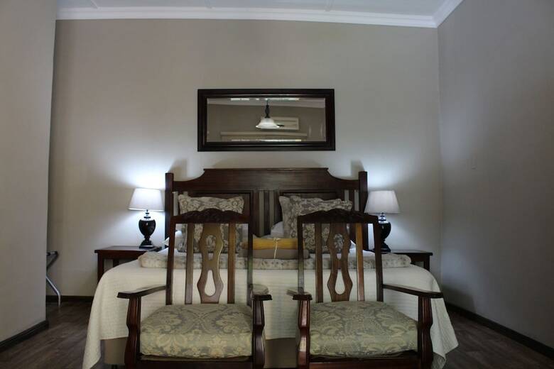 Hotel 17 On Bird Guest House