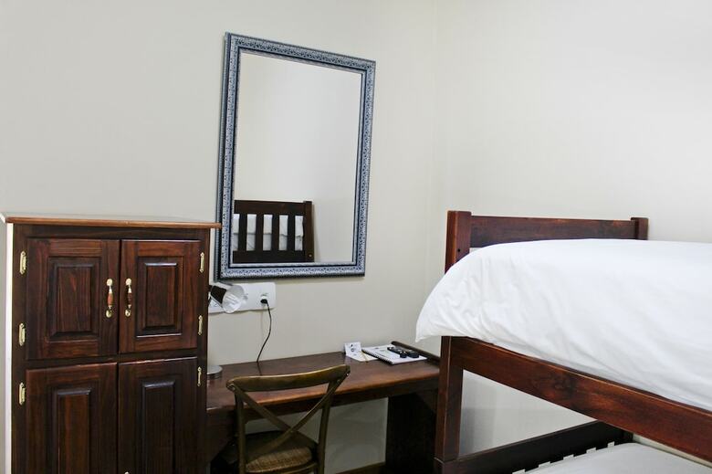 Hotel 17 On Bird Guest House