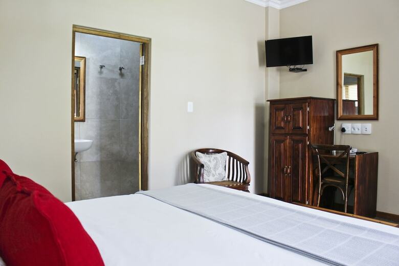 Hotel 17 On Bird Guest House