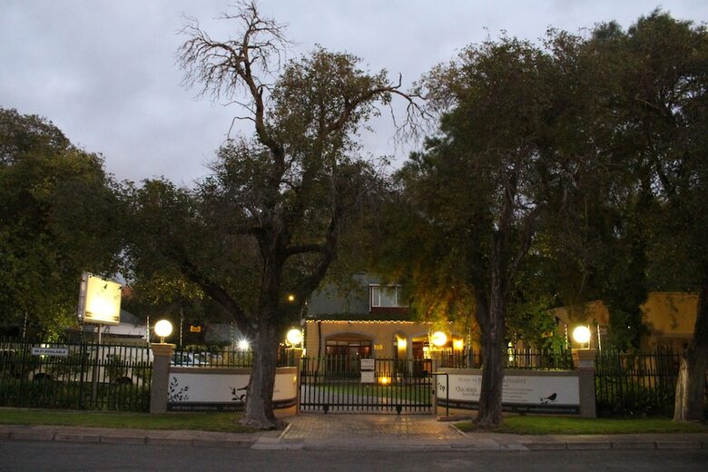 Hotel 17 On Bird Guest House