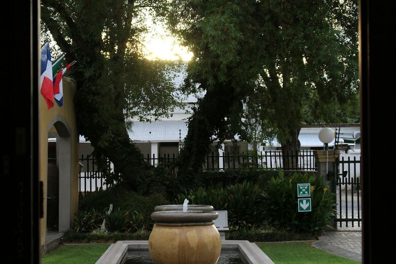 Hotel 17 On Bird Guest House