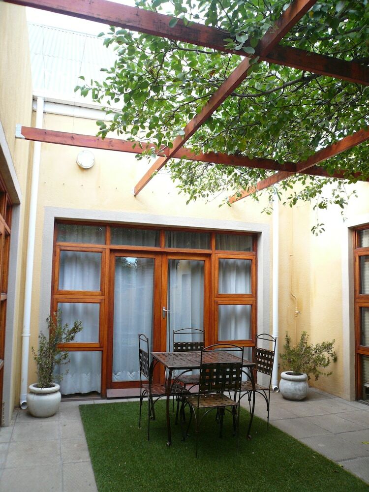 Hotel 17 On Bird Guest House
