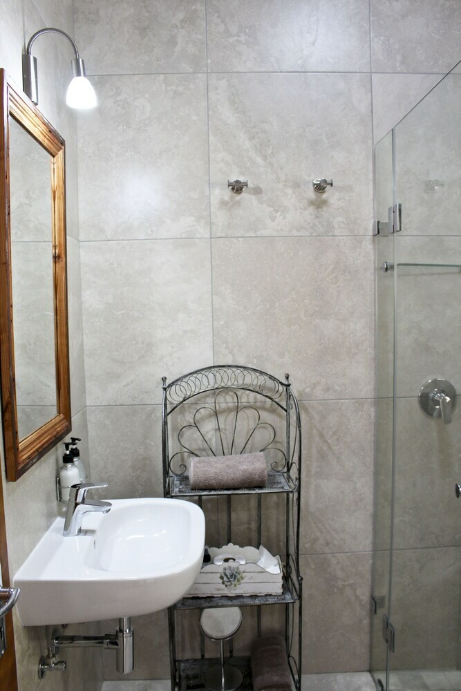 Hotel 17 On Bird Guest House