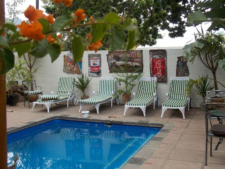 Hotel The Red Tin Roof
