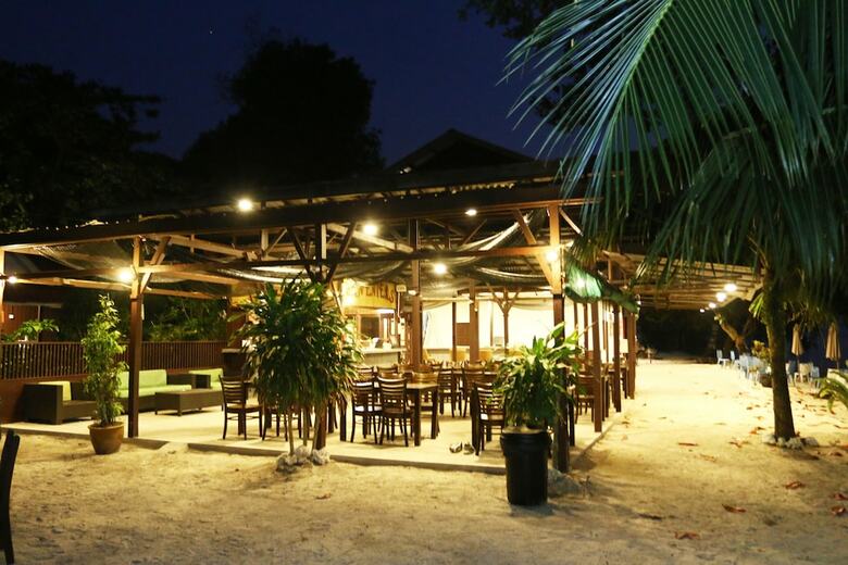 Hotel The Barat Perhentian Beach Resort
