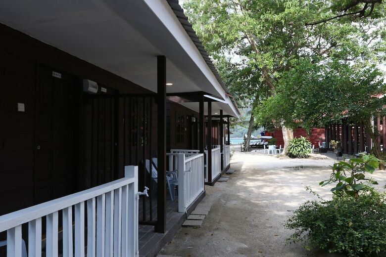 Hotel The Barat Perhentian Beach Resort