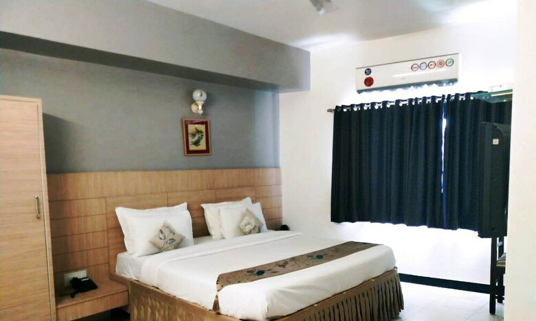 Hotel Ashish Palace