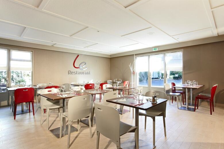 Hotel Campanile Plaisir