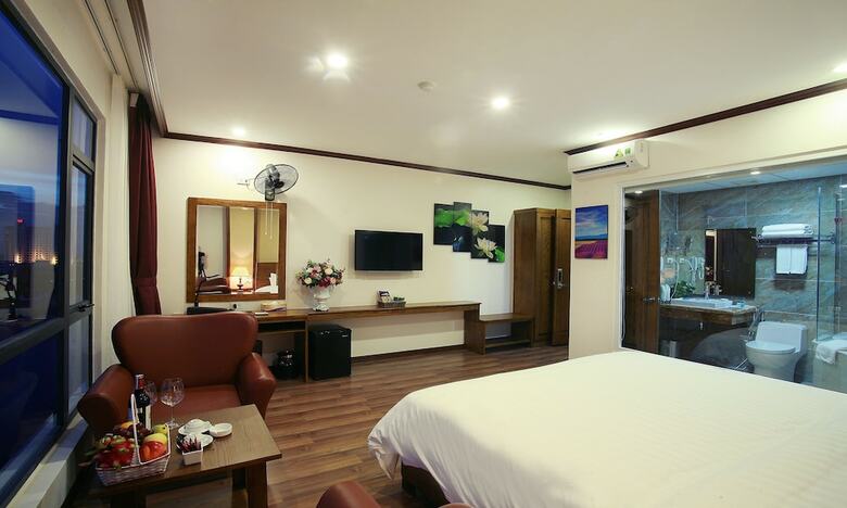 West Lake Home Hotel & Spa