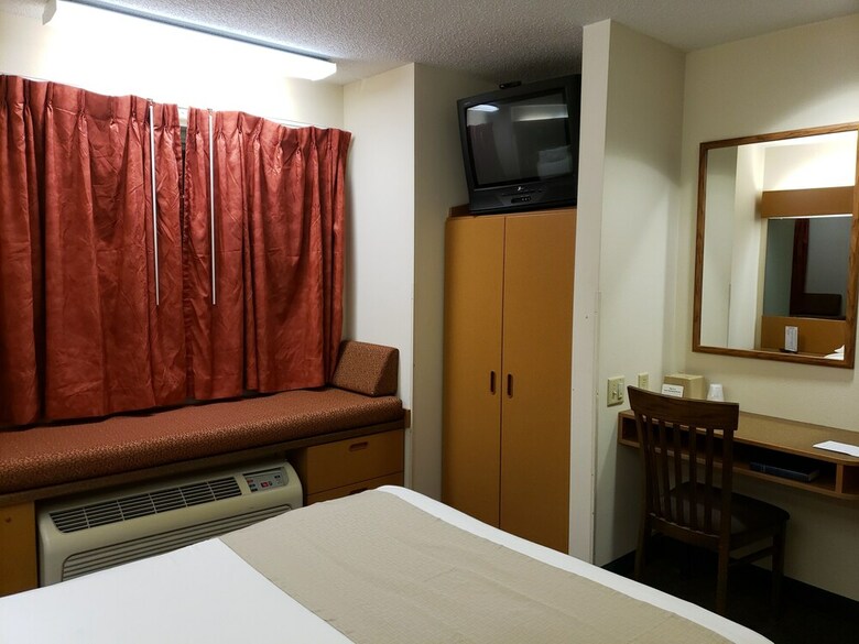 Hotel Rodeway Inn & Suites