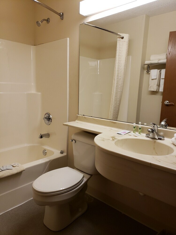 Hotel Rodeway Inn & Suites