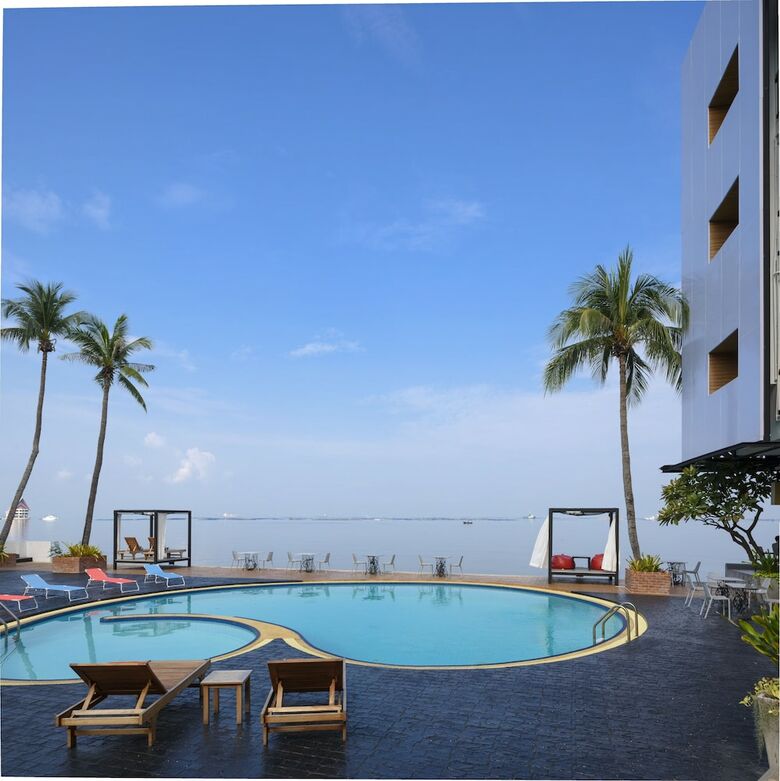 Hotel The Loft Seaside Sriracha