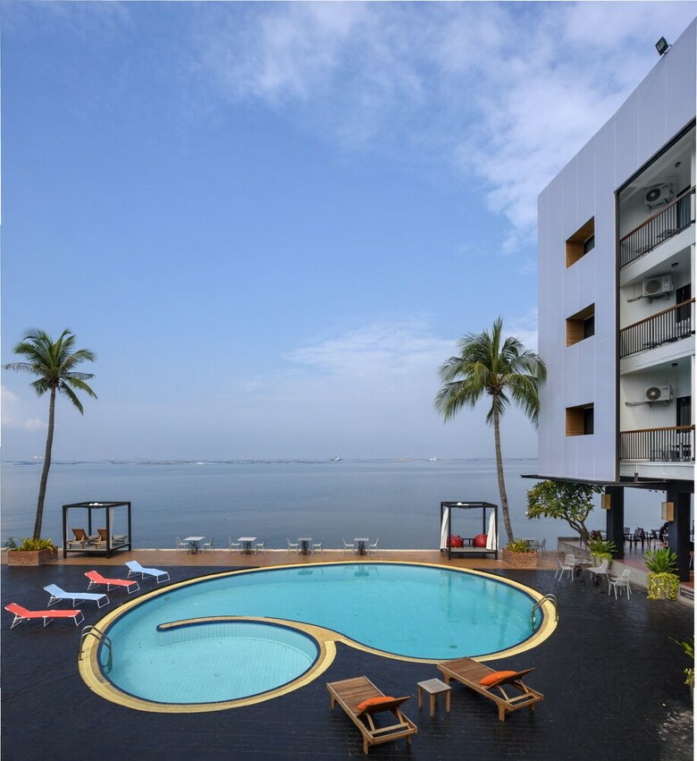Hotel The Loft Seaside Sriracha