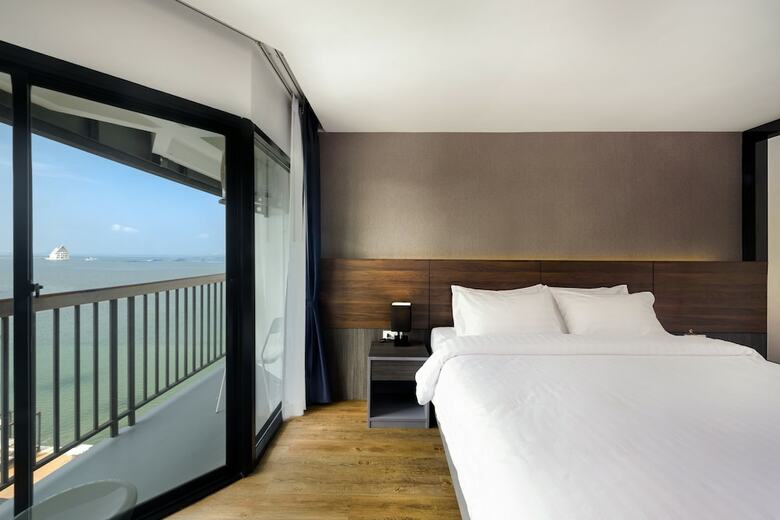 Hotel The Loft Seaside Sriracha