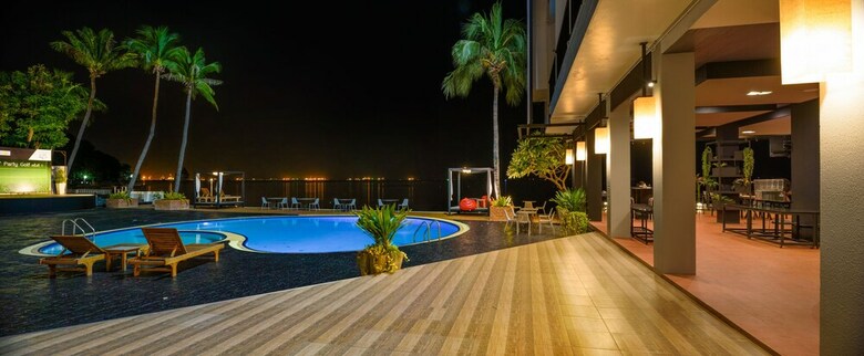 Hotel The Loft Seaside Sriracha