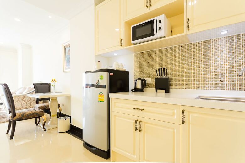 Hotel Lk Crystal Ville