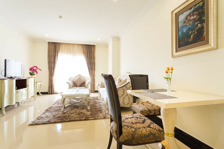 Hotel Lk Crystal Ville