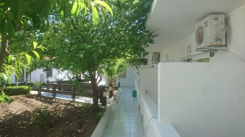 Side Beach Club Hotel