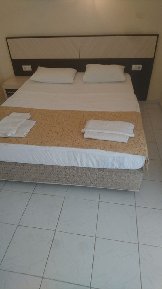 Side Beach Club Hotel