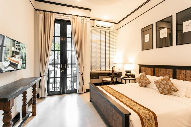 99 The Heritage Hotel