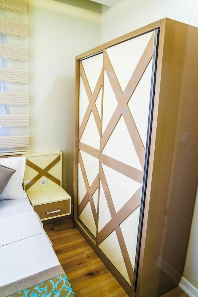 Ale Apartments Hotel