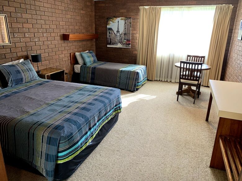 Kingswood Motel