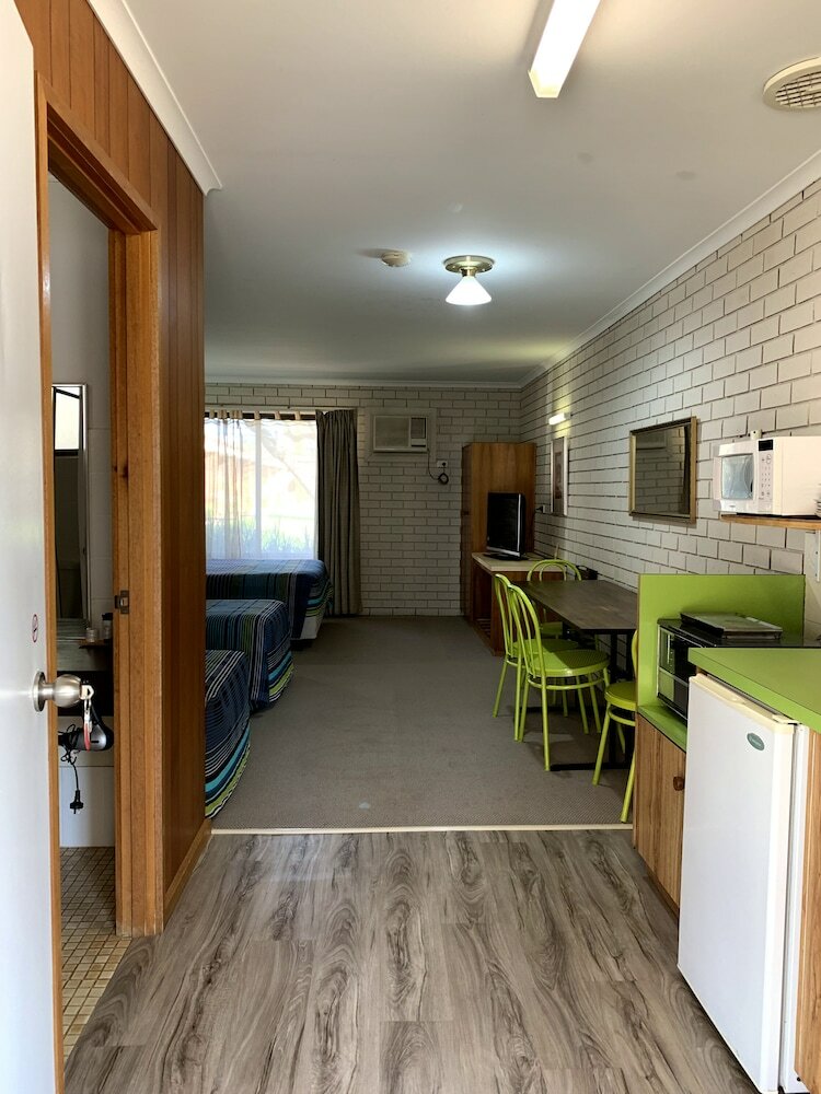 Kingswood Motel