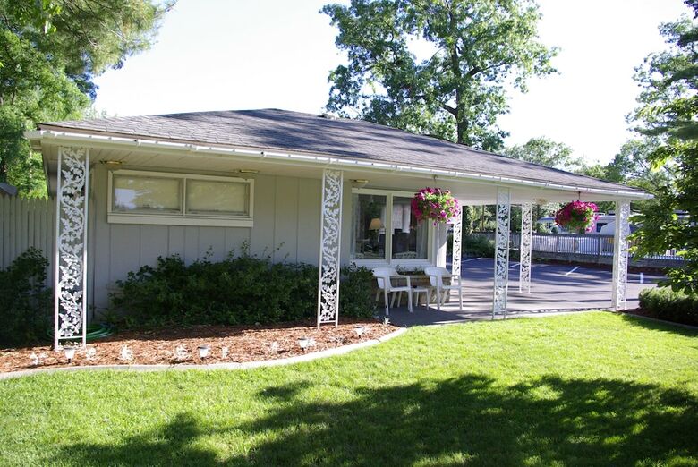 Grand Traverse Motel