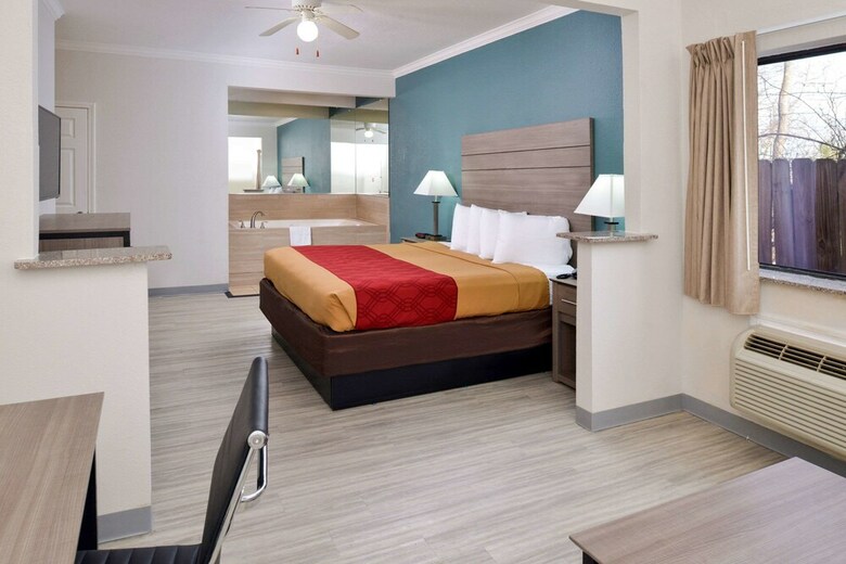Hotel Econo Lodge And Suites