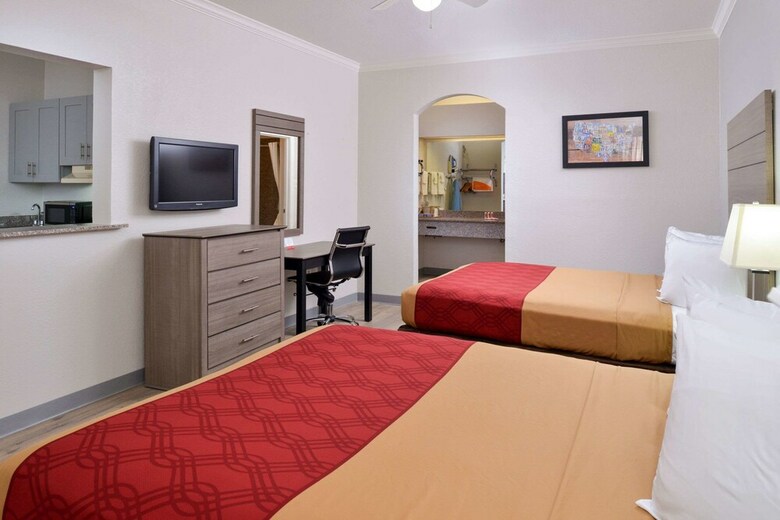 Hotel Econo Lodge And Suites