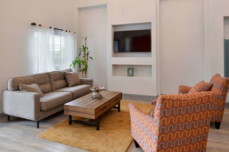 Hotel Econo Lodge And Suites
