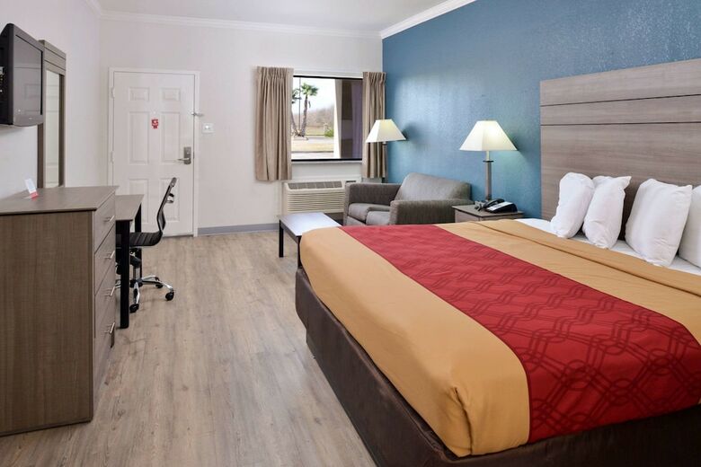 Hotel Econo Lodge And Suites