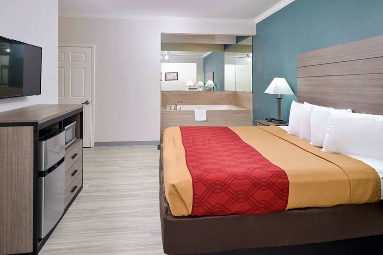 Hotel Econo Lodge And Suites