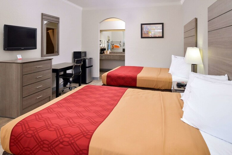 Hotel Econo Lodge And Suites